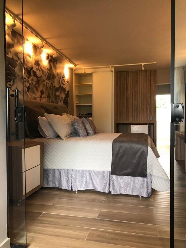 אובטובה Wembley Inn Hotel מראה חיצוני תמונה