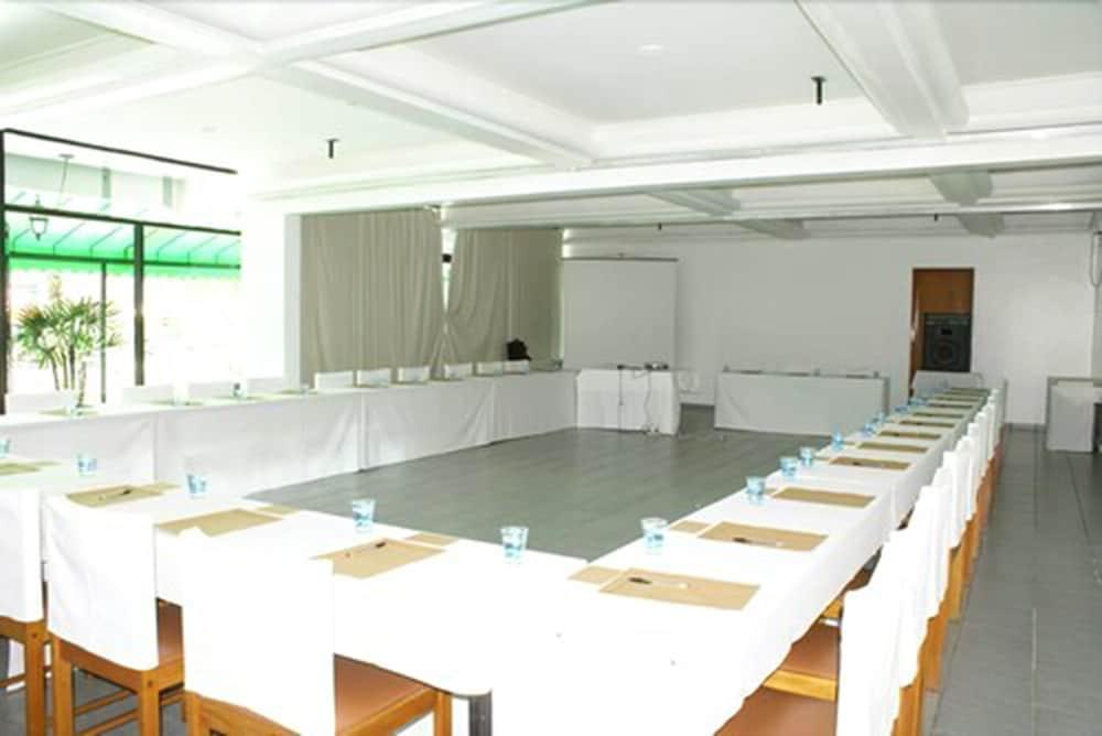 אובטובה Wembley Inn Hotel מראה חיצוני תמונה