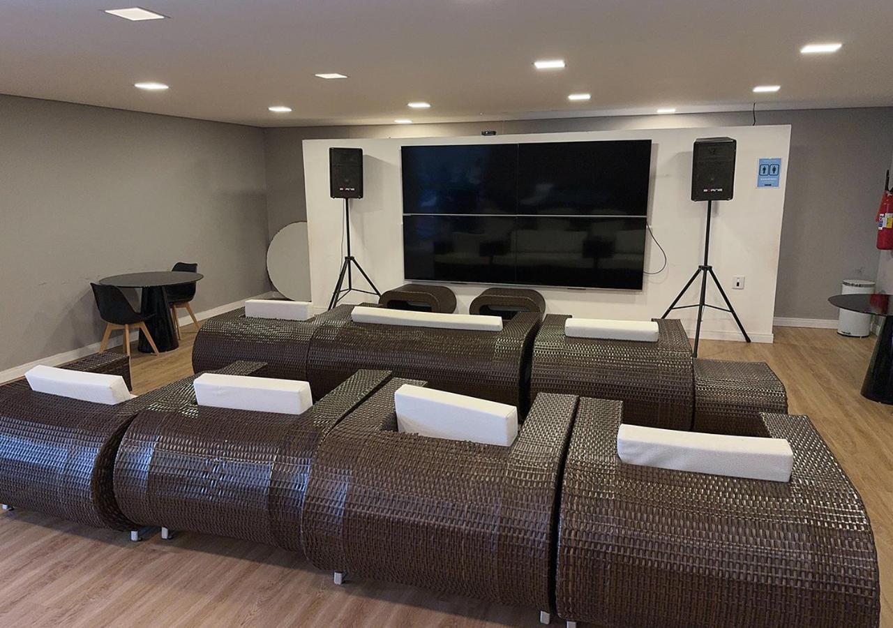 אובטובה Wembley Inn Hotel מראה חיצוני תמונה